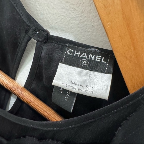 CHANEL BLACK SILK SLEEVELESS PLEATED BOW BLOUSE - Picture 8 of 10